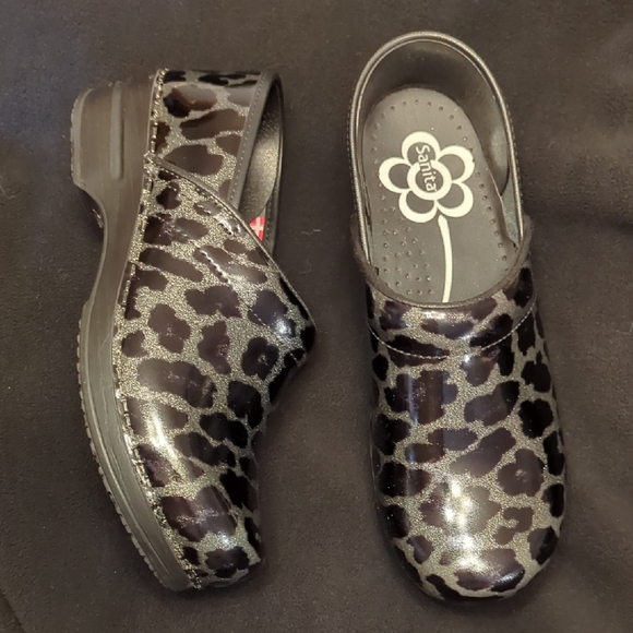 Sanita Shoes - ❤️🐆NWOB Sanita Women's Metallic Black Animal (Leopard) Print Clogs Size 38❤️